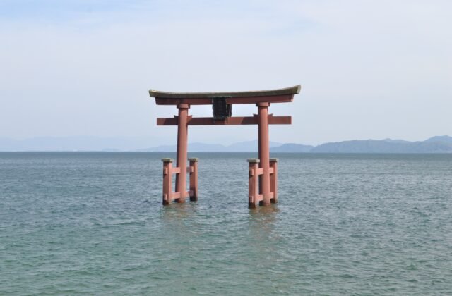 白鬚神社矗立琵琶湖中的朱紅湖中大鳥居，滋賀縣高島市