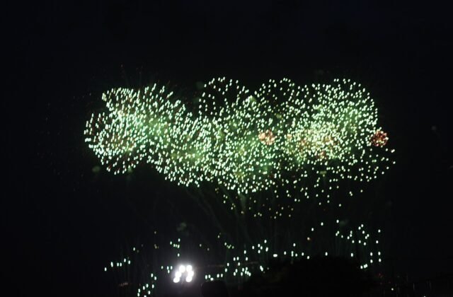 日本夜空大玉花火，示意片貝四尺玉包車看花火
