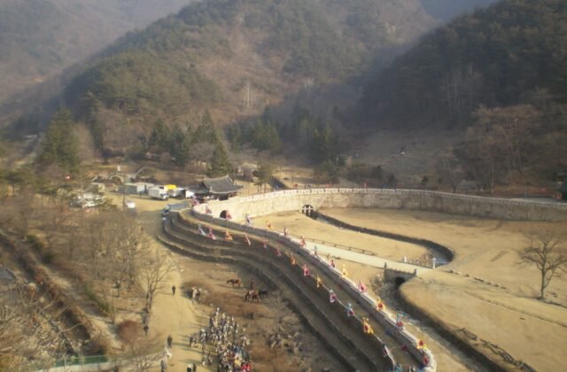 聞慶鳥嶺第一關門主屹關的城牆與山谷古道