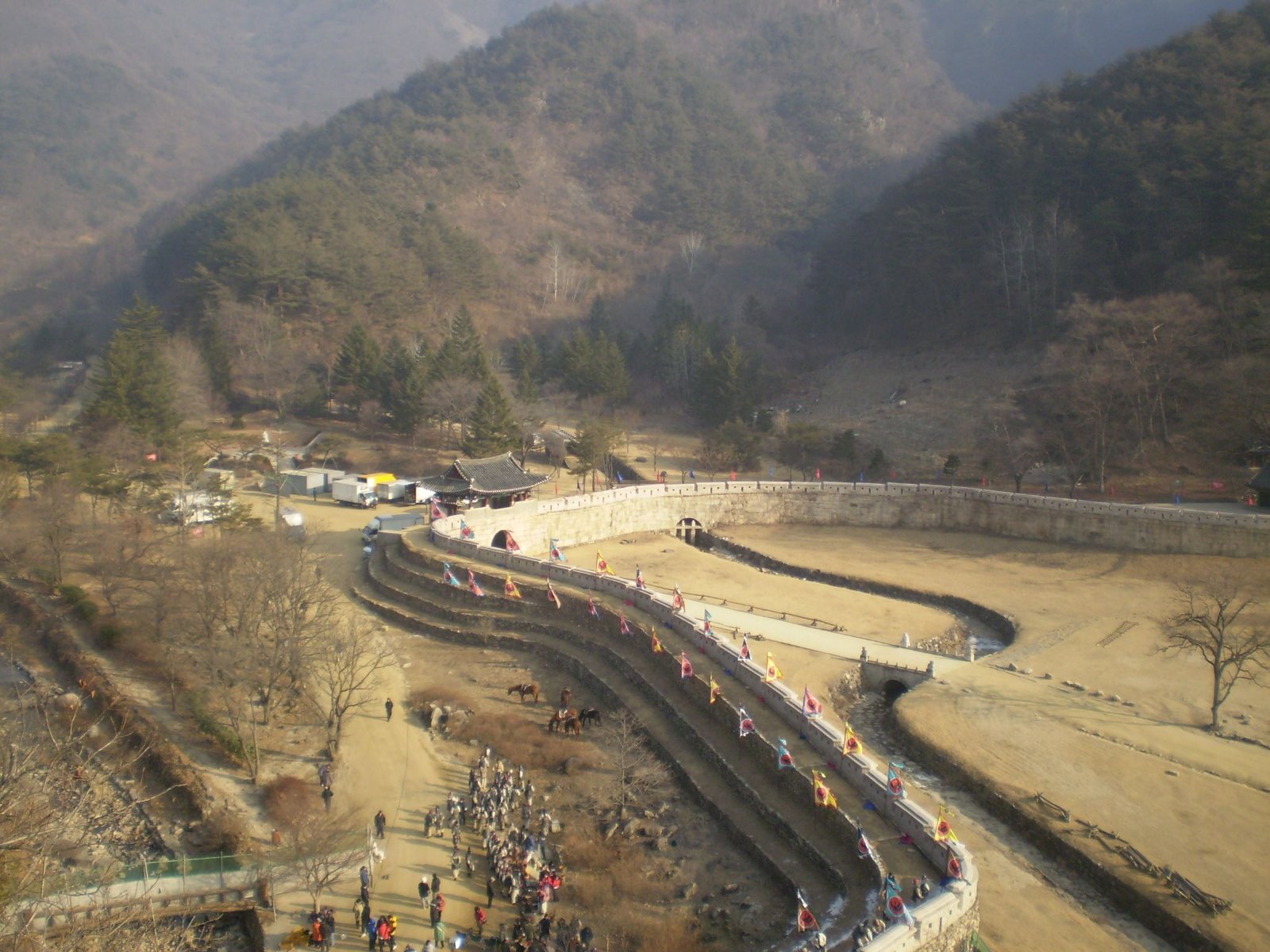 聞慶鳥嶺第一關門主屹關的城牆與山谷古道