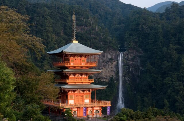 和歌山 熊野 那智瀑布 青岸渡寺 朱紅三重塔