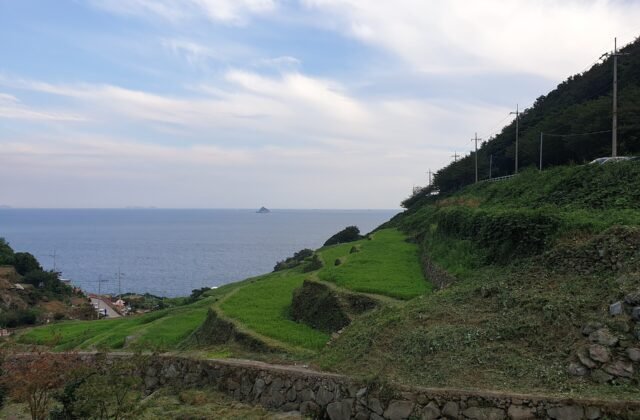 南海가천다랭이마을沿海坡層疊的梯田，直抵多島海，國家名勝