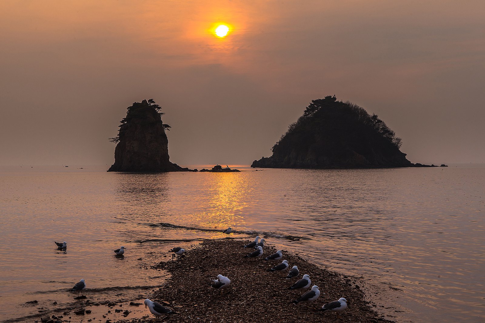 安眠島花枝海邊할미바위할아비바위的西海落日