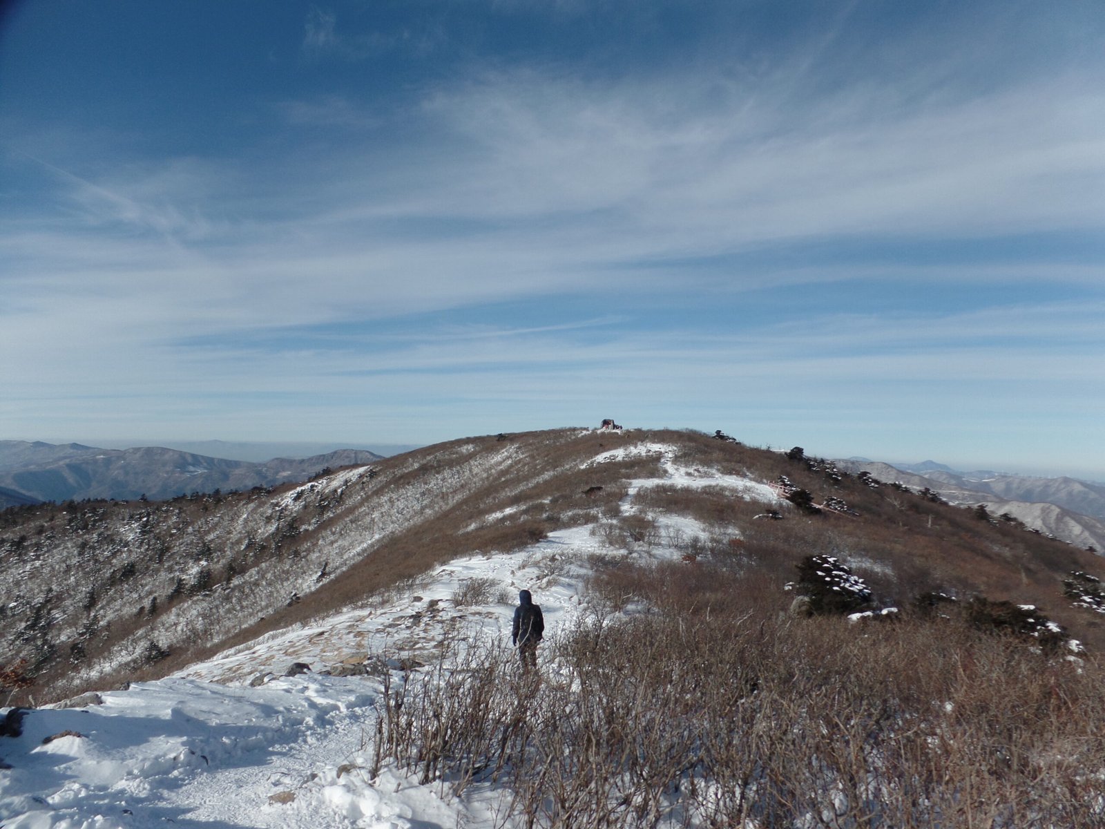 太白山覆雪的稜線（江原特別自治道太白）