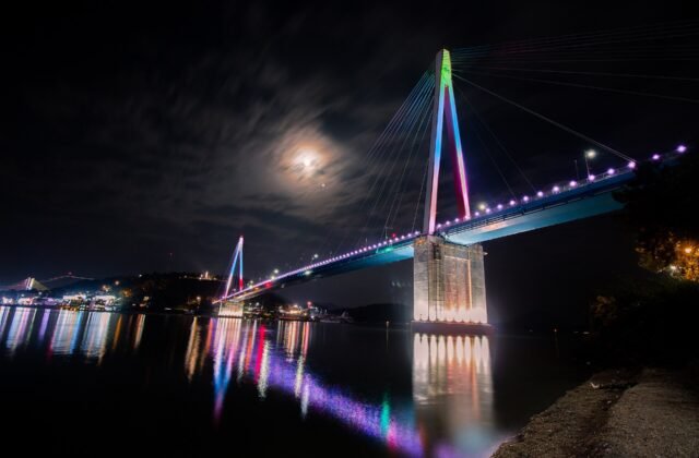 麗水突山大橋的彩色夜景與夜海