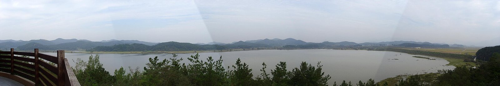 昌寧牛浦沼廣闊的水域與遠山