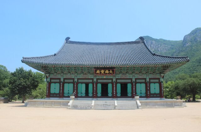 清道雲門寺大雄殿與虎踞山山景