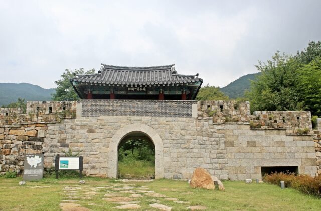칠곡 가산산성 석축 성문과 문루