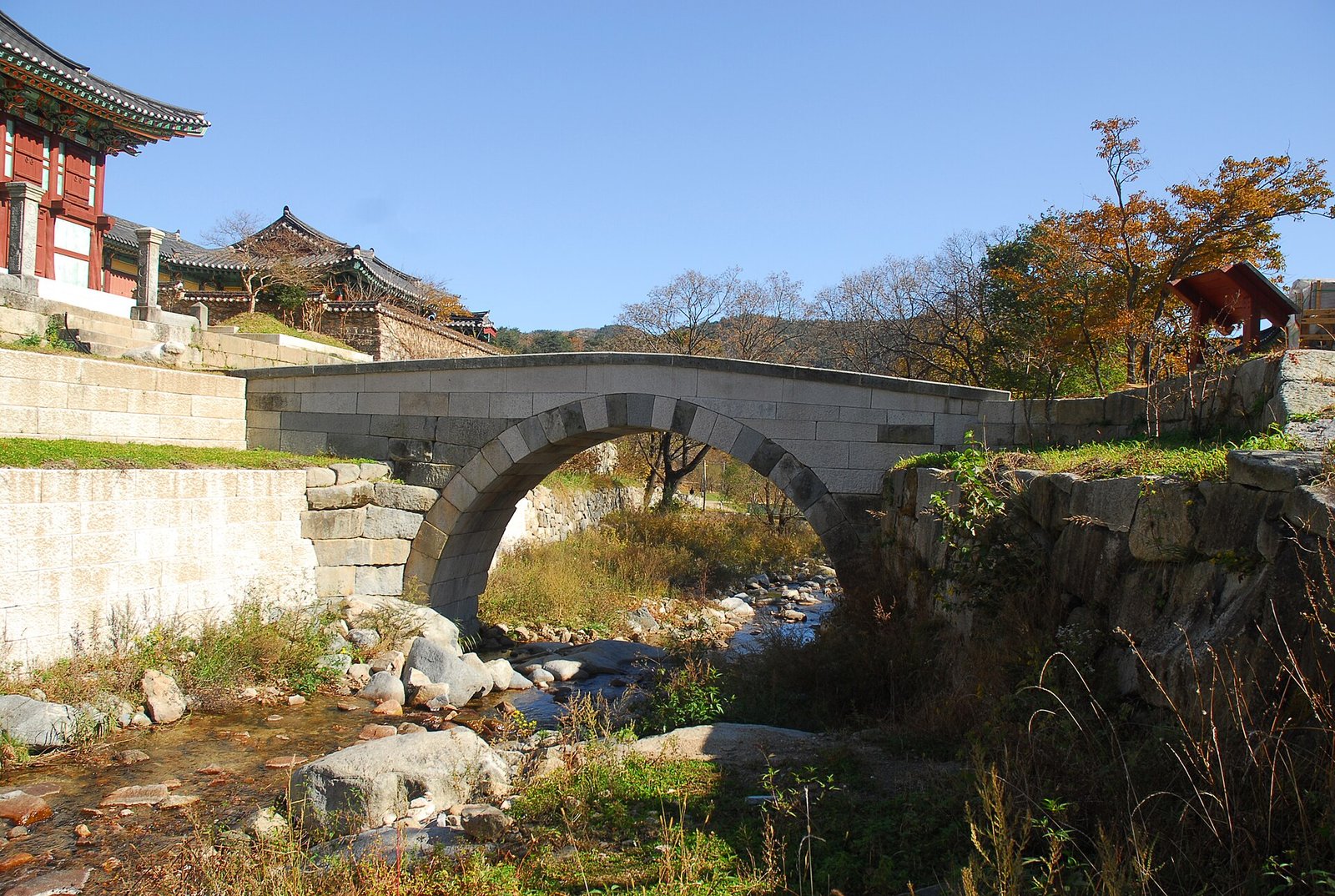 高城乾鳳寺的凌波橋，熬過韓戰的石造拱橋