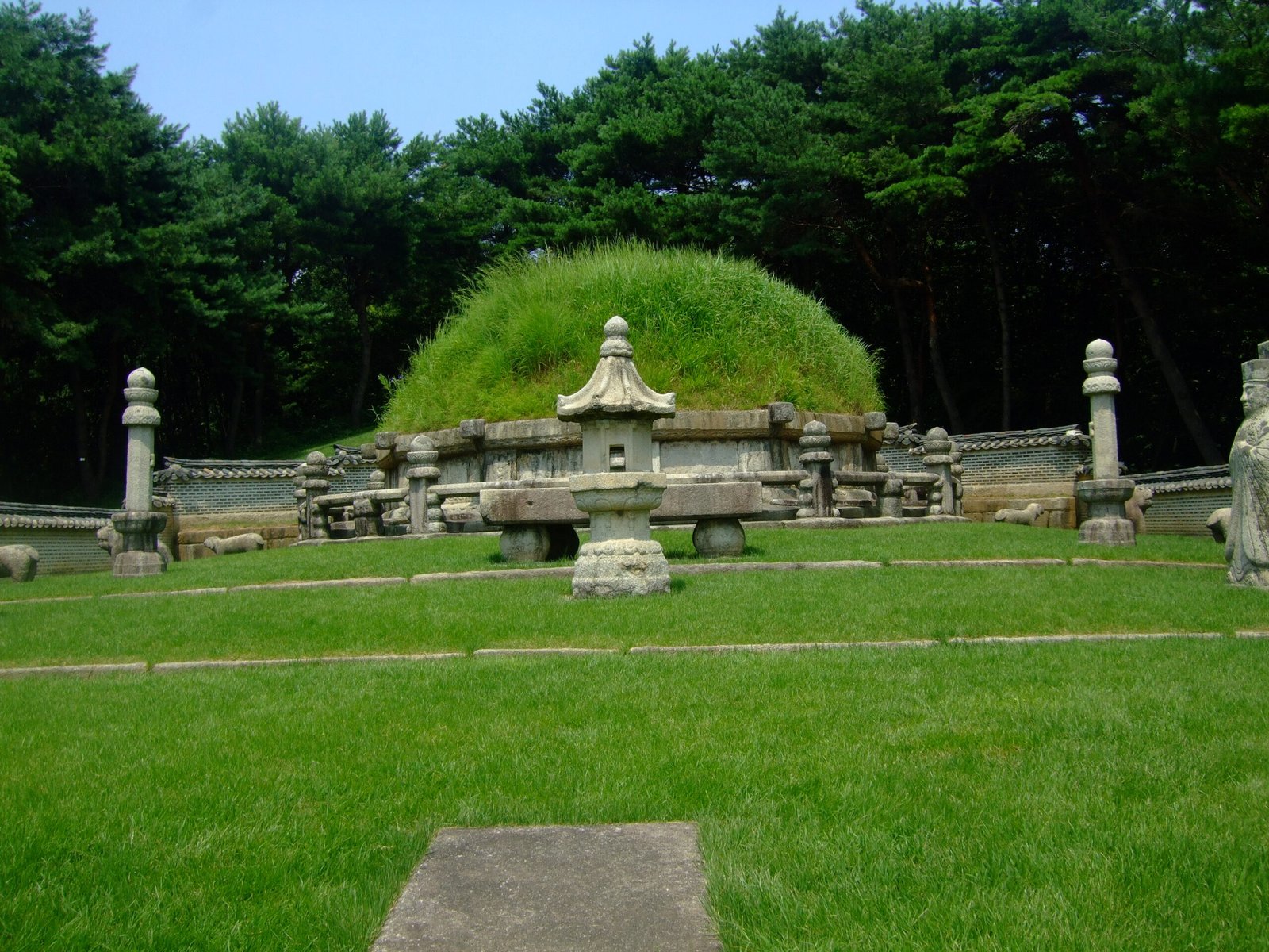韓國京畿道九里市東九陵建元陵太祖李成桂王陵封墳與石物
