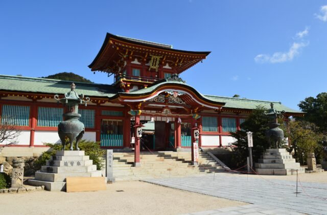 防府天滿宮朱紅樓門與銅綠屋頂、日本三天神之一