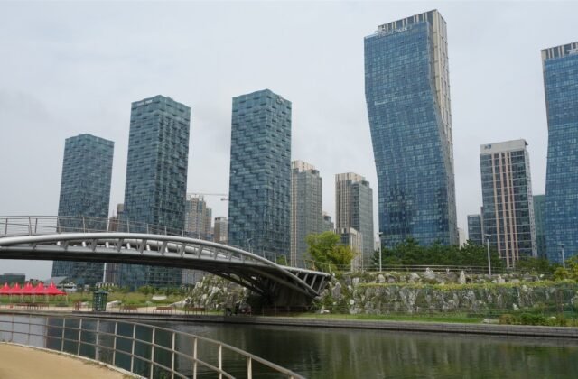 인천 송도 센트럴파크 다리와 마천루