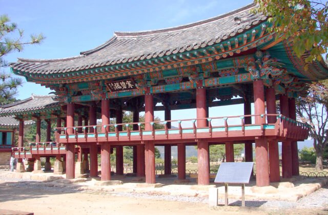 堤川清風文化財團地內遷移復原的寒碧樓