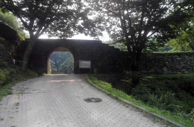 韓國京畿道安城竹州山城城門