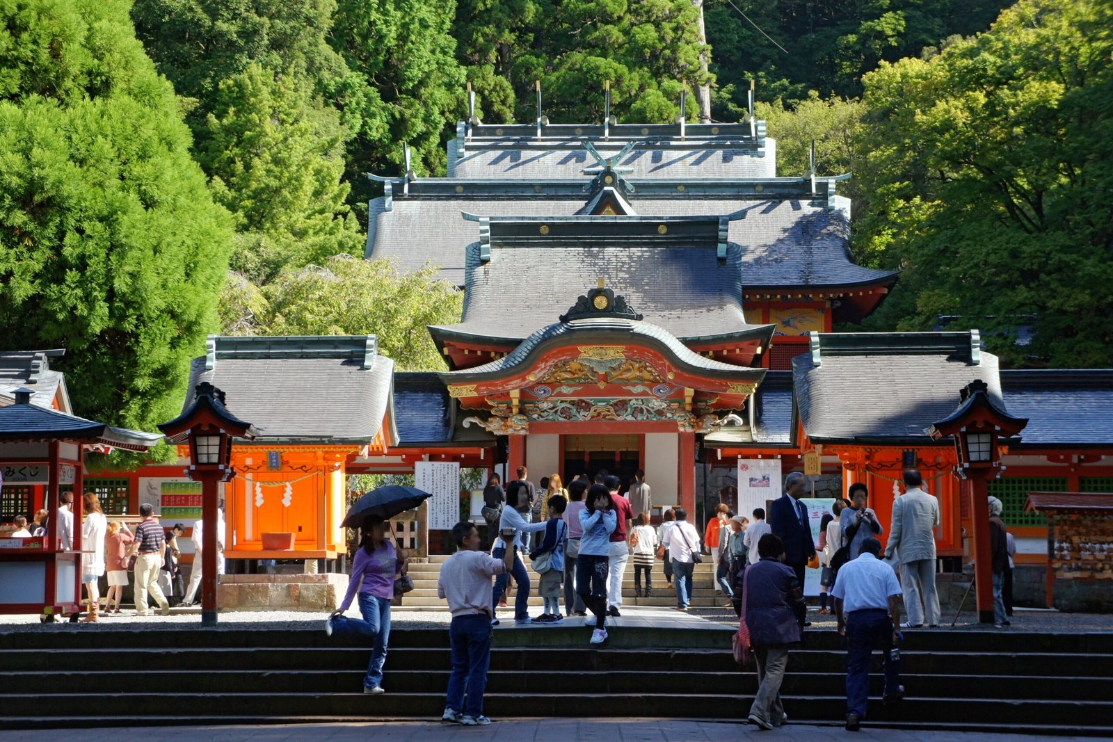 國寶霧島神宮朱紅色社殿與森林