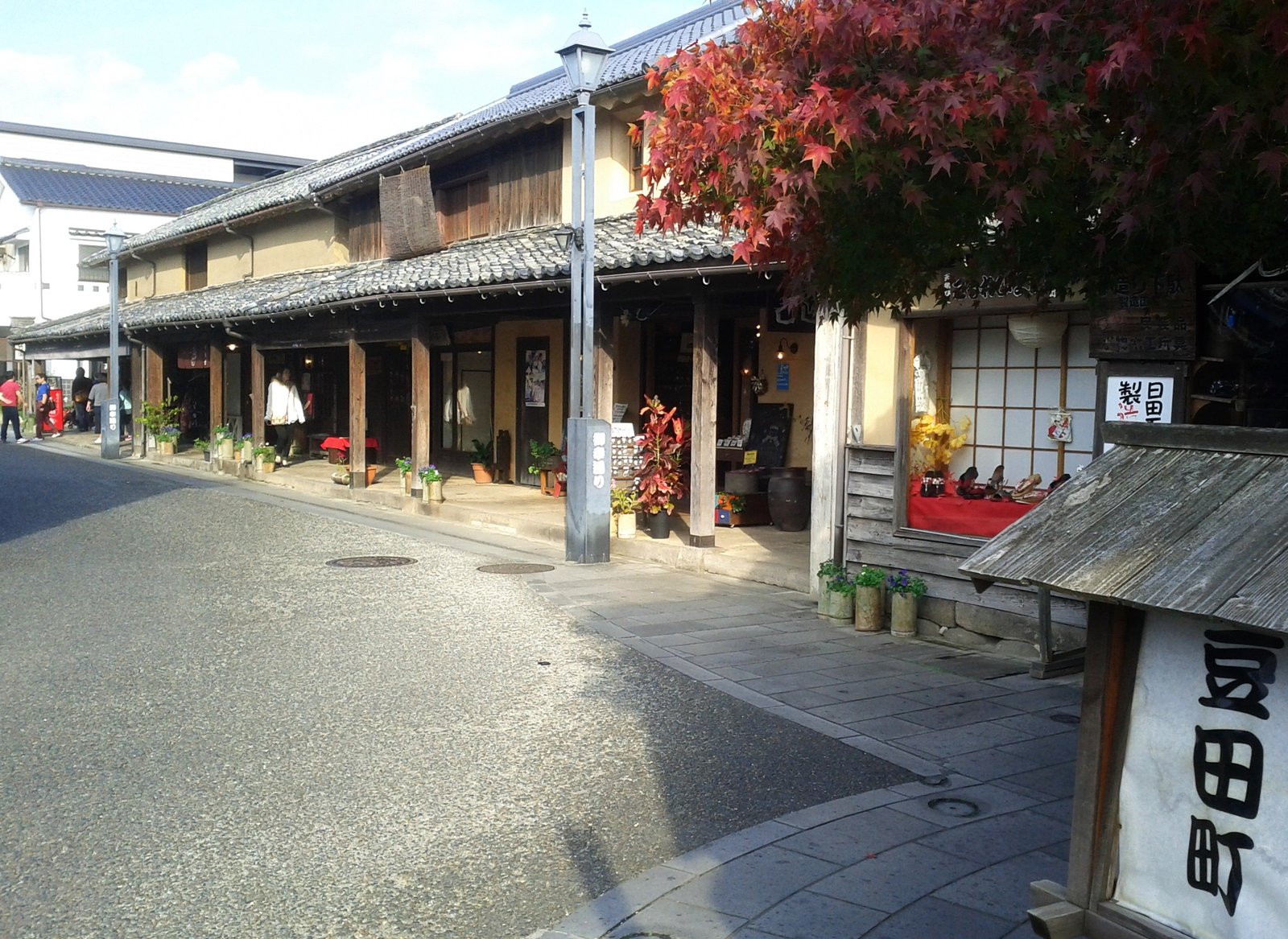 日田天領豆田町白壁木造商家老街秋日紅葉