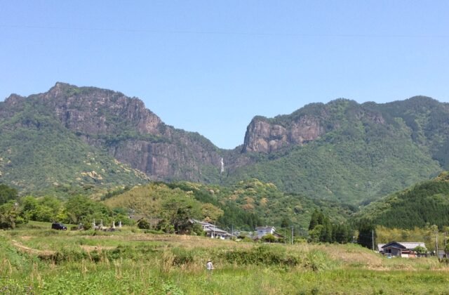 日本宮崎縣延岡行縢山雙峰與行縢瀑布