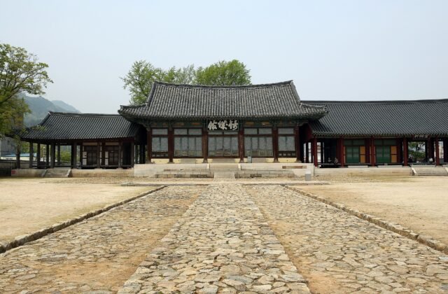韓國全羅南道羅州邑城錦城館客舍傳統建築與石板參道