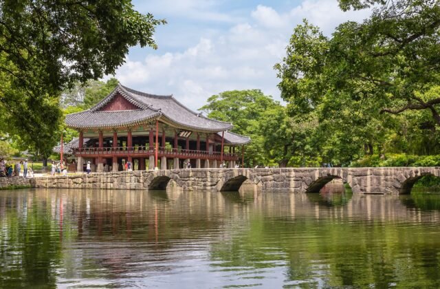 南原廣寒樓苑的廣寒樓與池上四孔的烏鵲橋