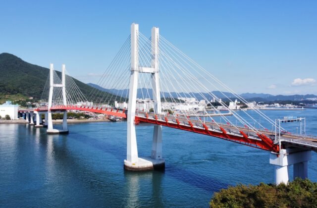 韓國慶南泗川昌善三千浦大橋白色斜張橋跨越南海