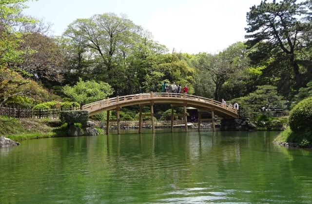 栗林公園 偃月橋 南湖