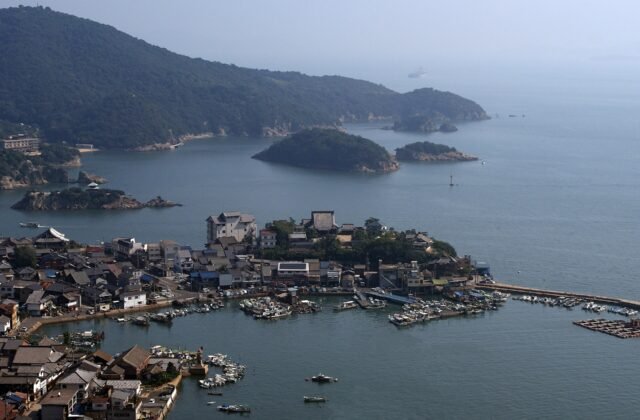 鞆之浦的港灣與海上的仙醉島、弁天島