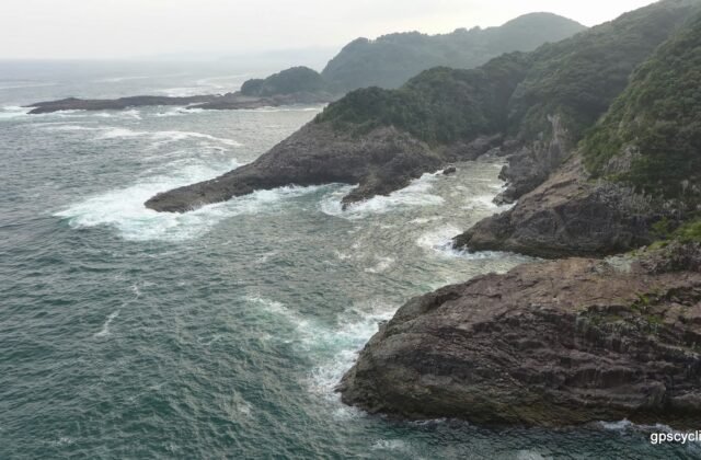 宮崎縣日向市日向岬馬ヶ背柱狀節理斷崖與日向灘海浪