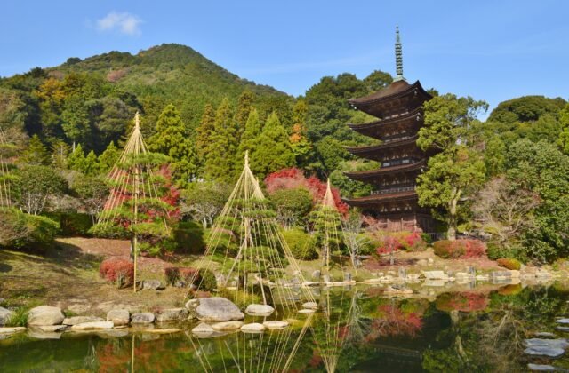 山口 瑠璃光寺の国宝五重塔と香山公園の庭園