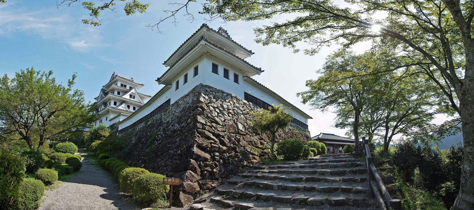郡上八幡城石垣與模擬天守
