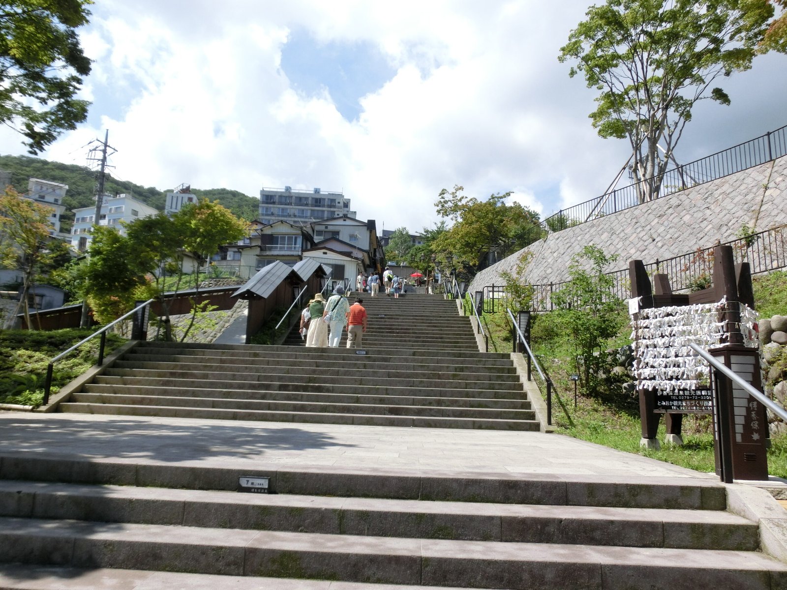 伊香保溫泉石段街的石階與溫泉街屋