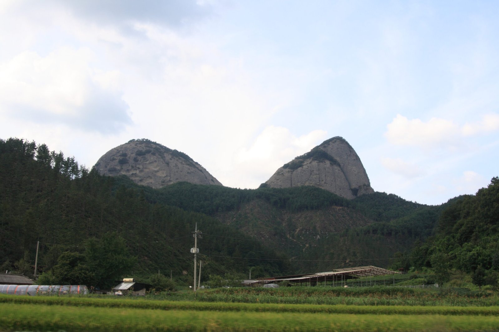 鎮安馬耳山天然雙峰
