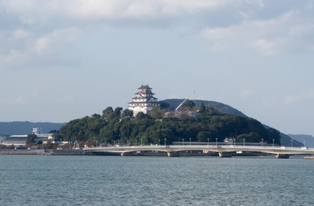 日本佐賀唐津城與唐津灣