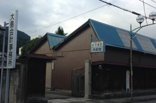 桐生本町一帶的鋸齒屋頂織物工廠外觀