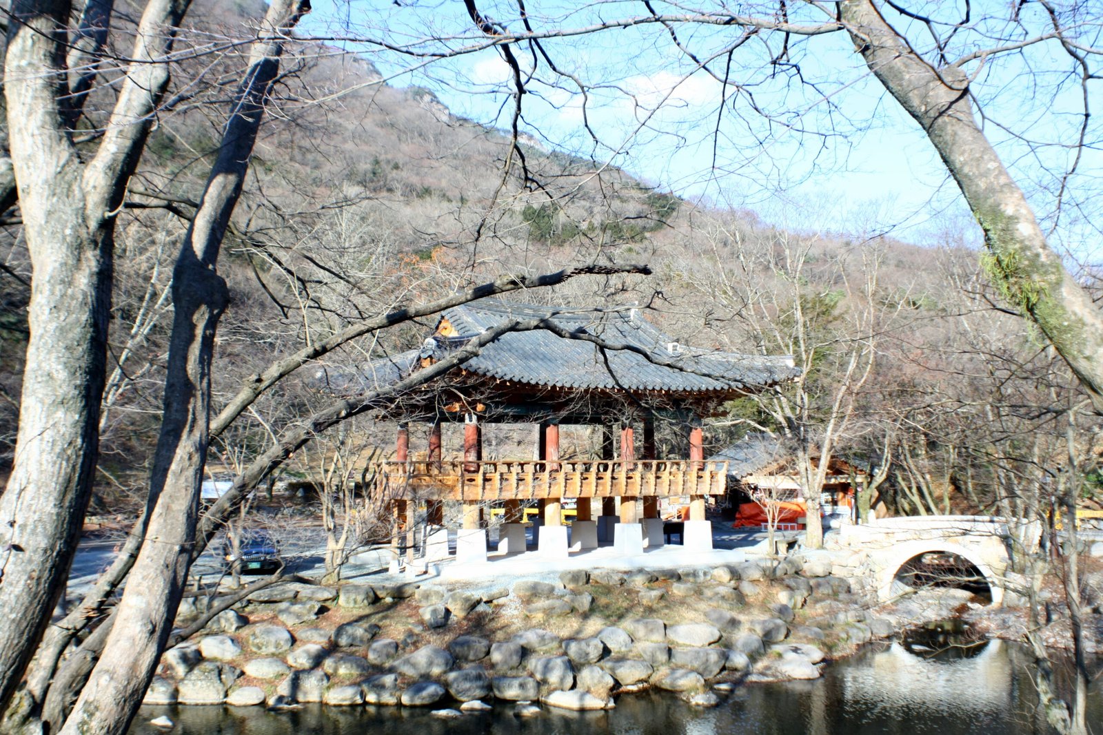 長城白羊寺雙溪樓與池塘倒影