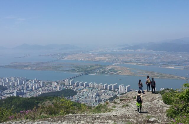 從釜山沙下區山上眺望洛東江河口與乙淑島