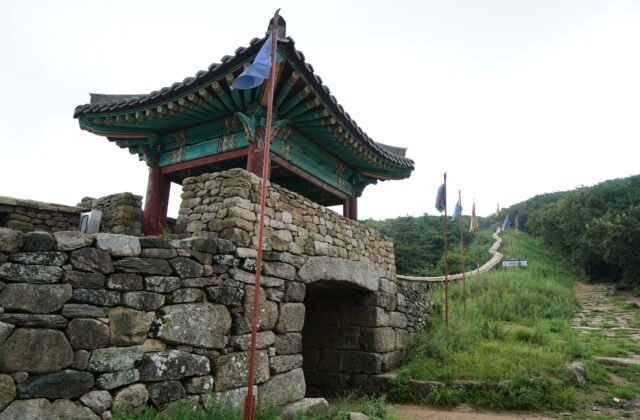 釜山金井山城北門城樓與石砌城牆