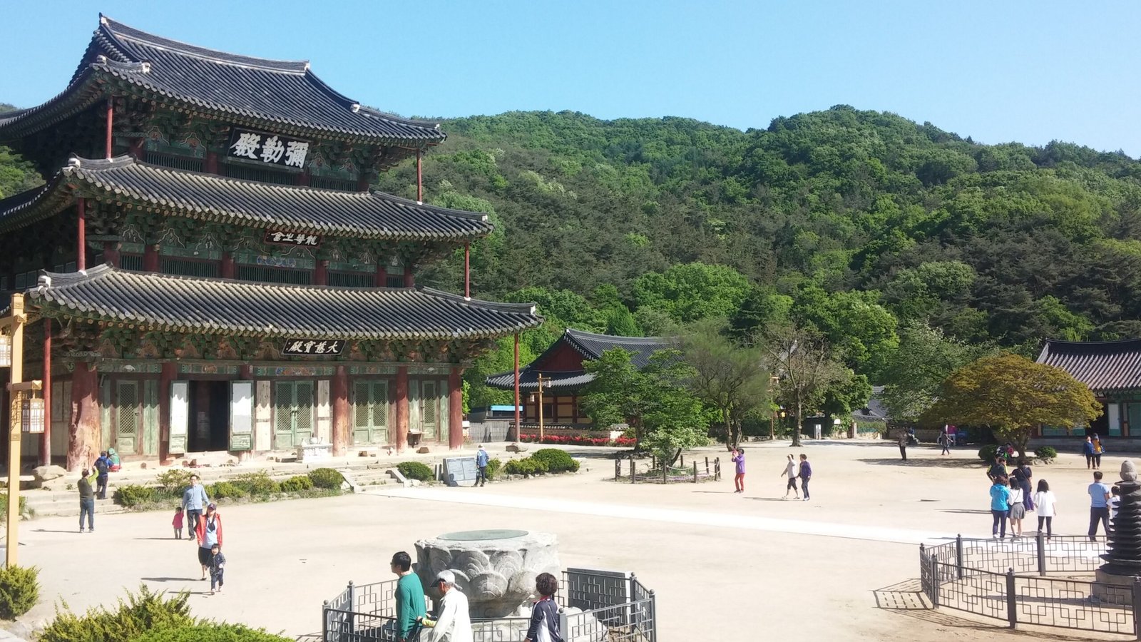 金堤金山寺彌勒殿三層木造佛殿與母岳山