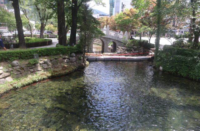 江原道太白市黃池洛東江發源池塘與石橋