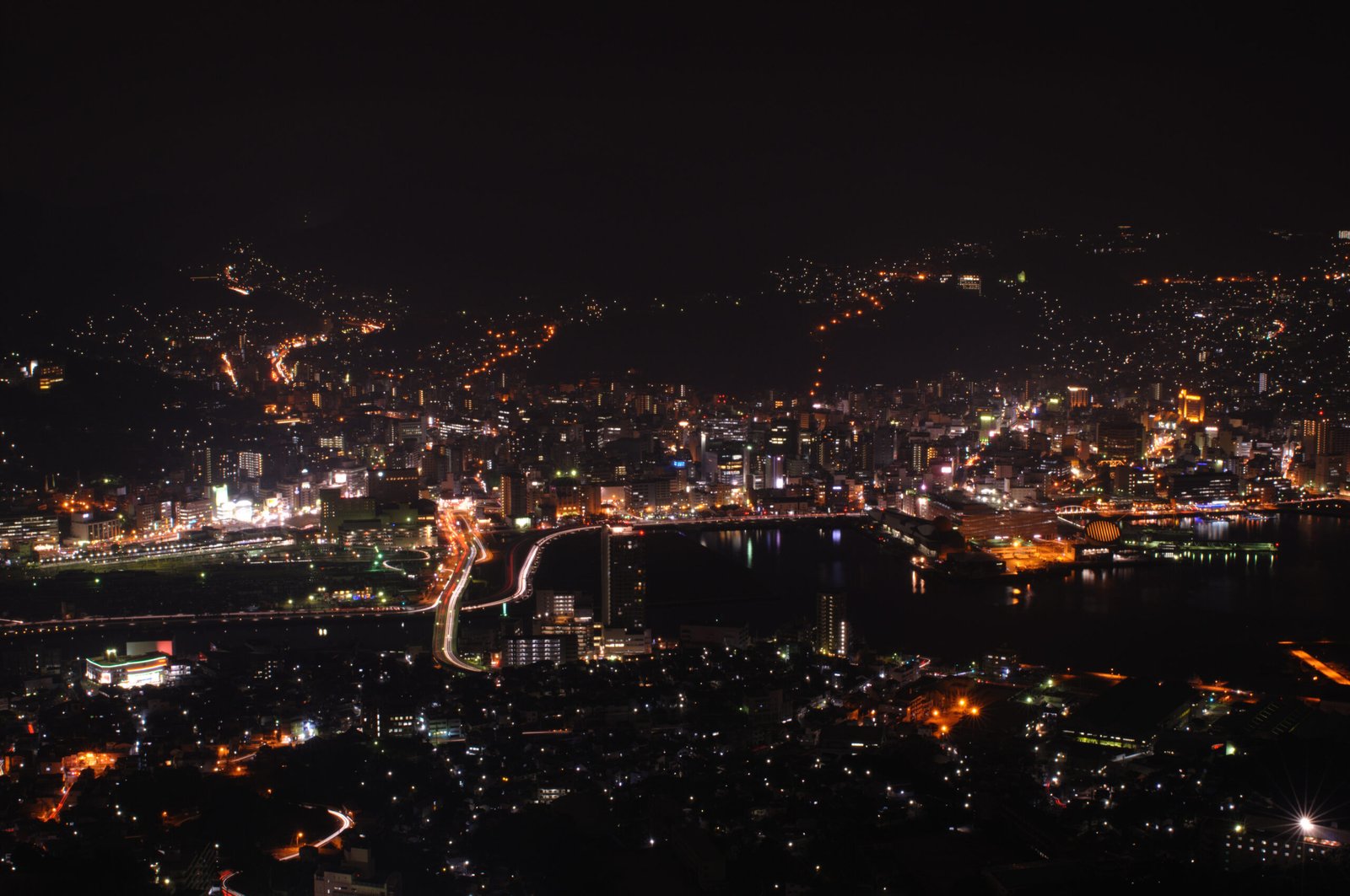 從稻佐山俯瞰長崎港夜景