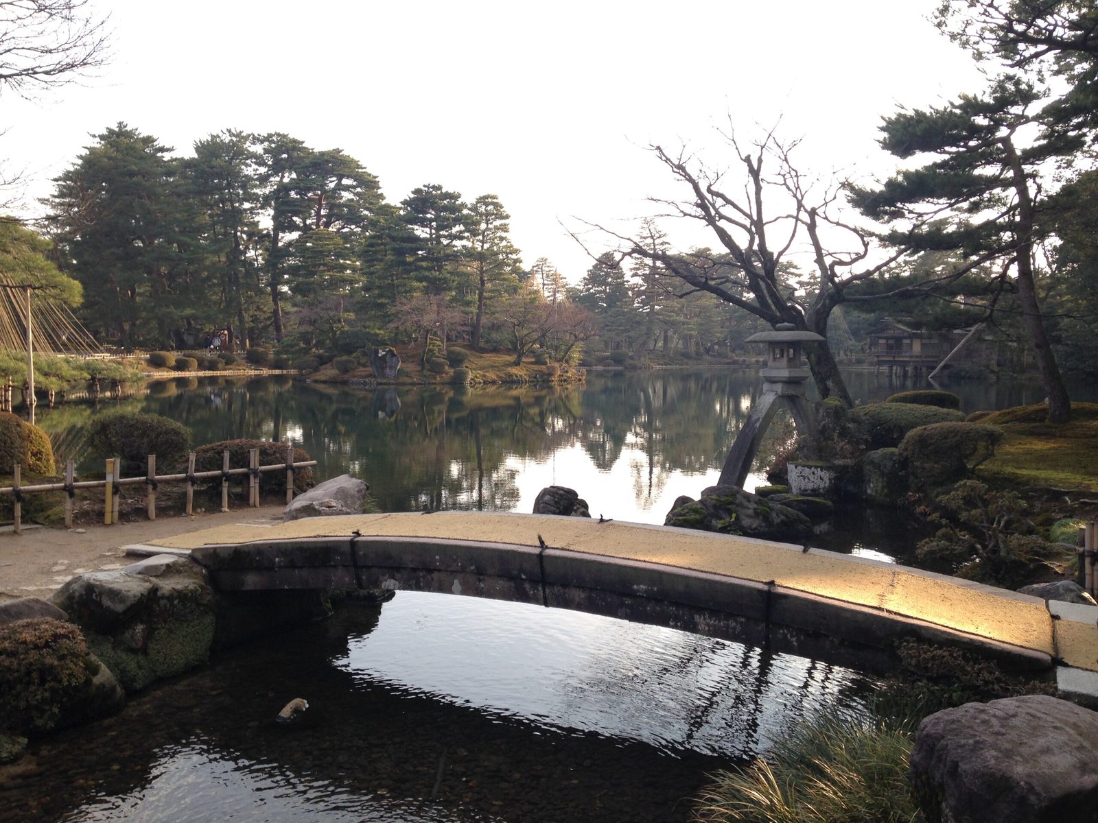 金澤兼六園徽軫燈籠與虹橋