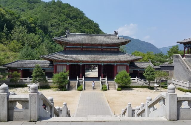 丹陽溫達觀光地入口一帶的仿古宮殿建築