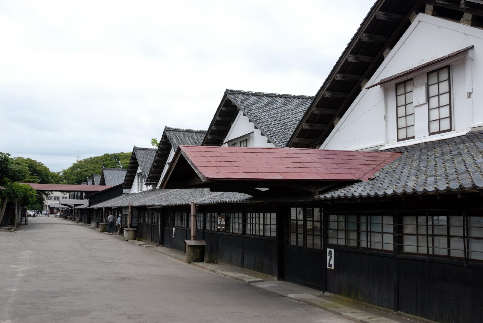 酒田山居倉庫白壁木造米倉群