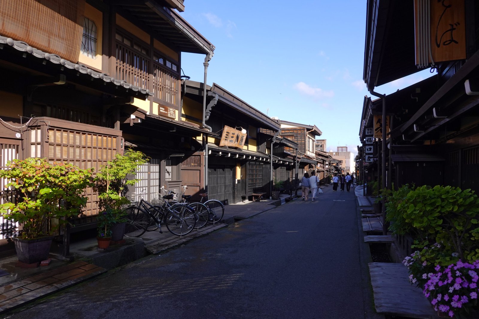 飛驒高山三町古街的木造町家與石板街道